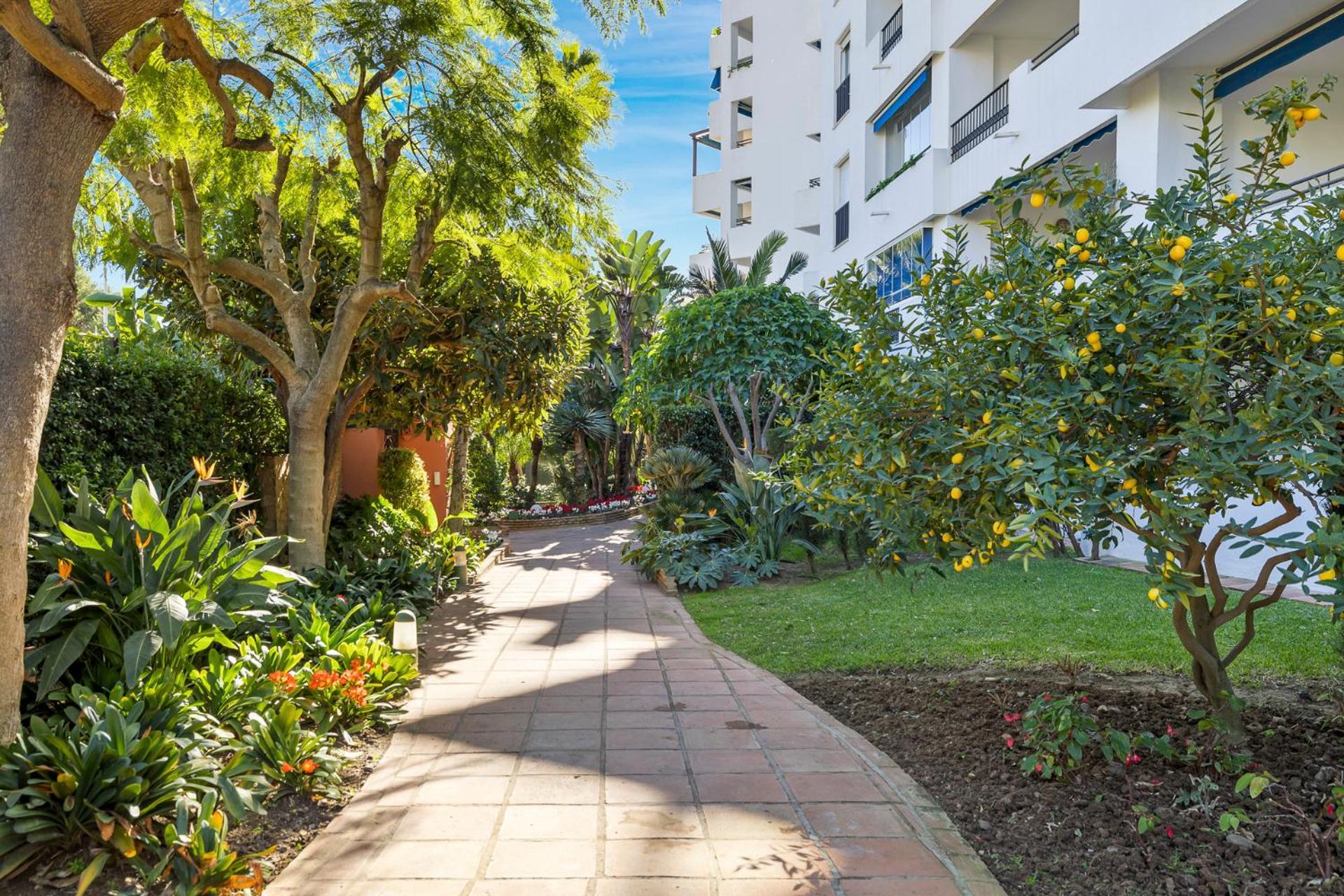 2 Bedroom Apartment In Medina Garden - Puerto Banus Marbella Eksteriør bilde