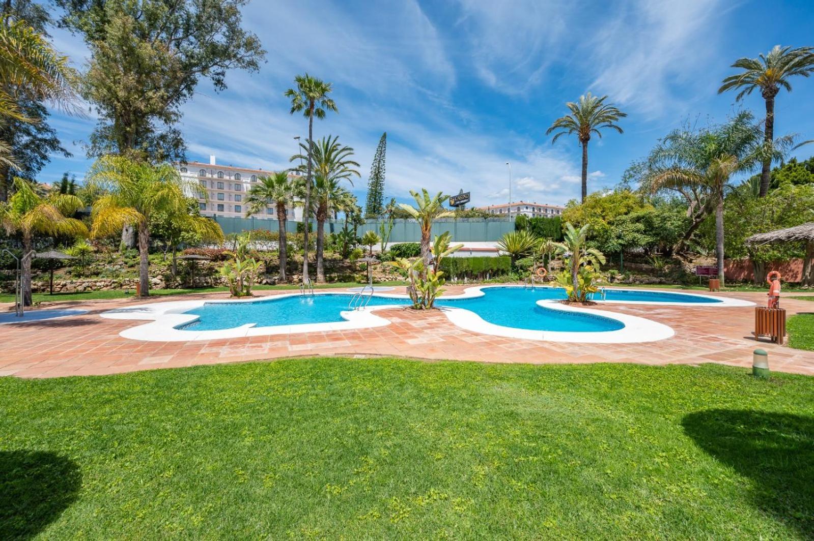 2 Bedroom Apartment In Medina Garden - Puerto Banus Marbella Eksteriør bilde